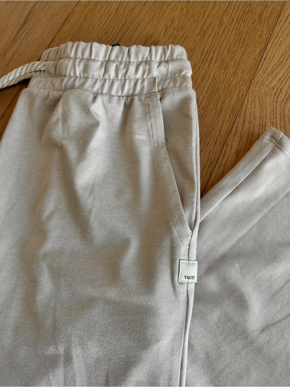 Vuori Halo Essential Wide Leg DreamKnit™ Pant Ecru
Heather S - Picture 5 of 8